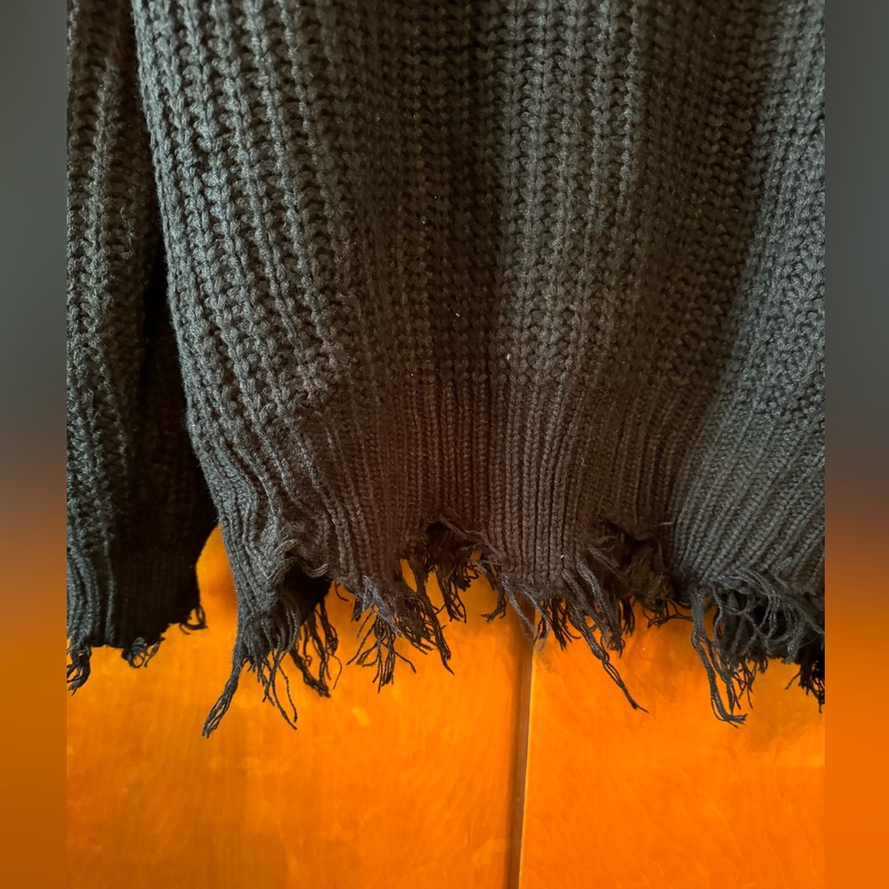 Main Strip Black Fringe V-Neck Sweater - Picture 4 of 5